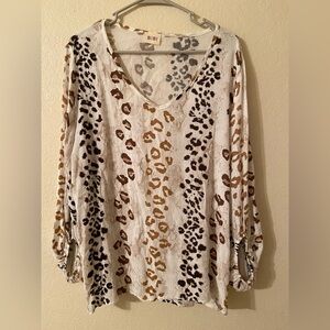 BIBI Bibi v-neck, 3/4 sleeve leopard print blouse top size medium